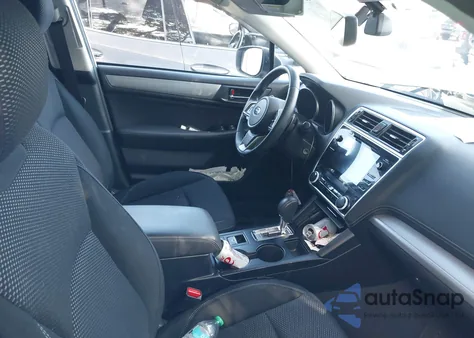 2019 Subaru Outback 2.5I Premium z USA, uszkodzony, nr VIN 4S4BSAHC6K3263534